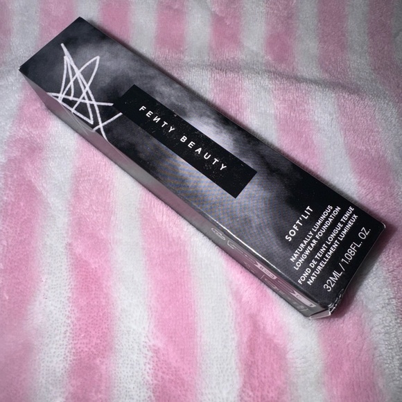 Fenty Beauty Soft’Lit Naturally Luminous Hydrating Longwear Foundation Shade 490 - Picture 15 of 16